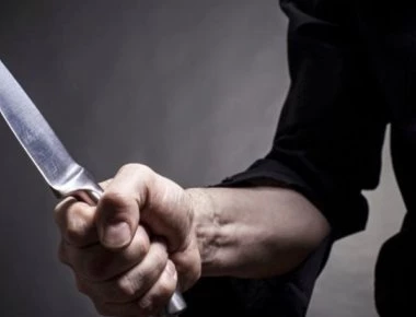 Νέα αιματηρή ληστεία στο κέντρο της Αθήνας: Συμμορία 6 αλλοδαπών μαχαίρωσε 27χρονο Έλληνα - Δίνει μάχη για τη ζωή του